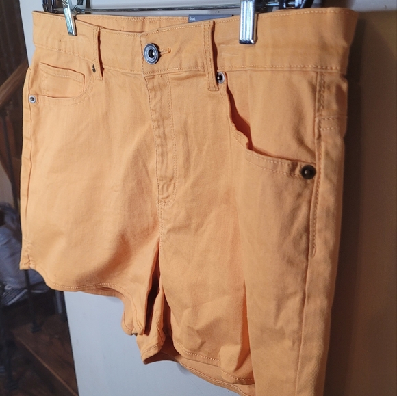 Ladies stretch Low Waist Shorts - Picture 3 of 10